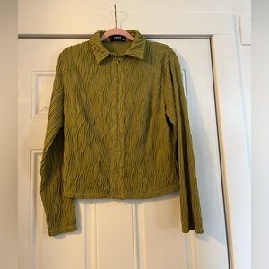 Women’s zip- up blouse